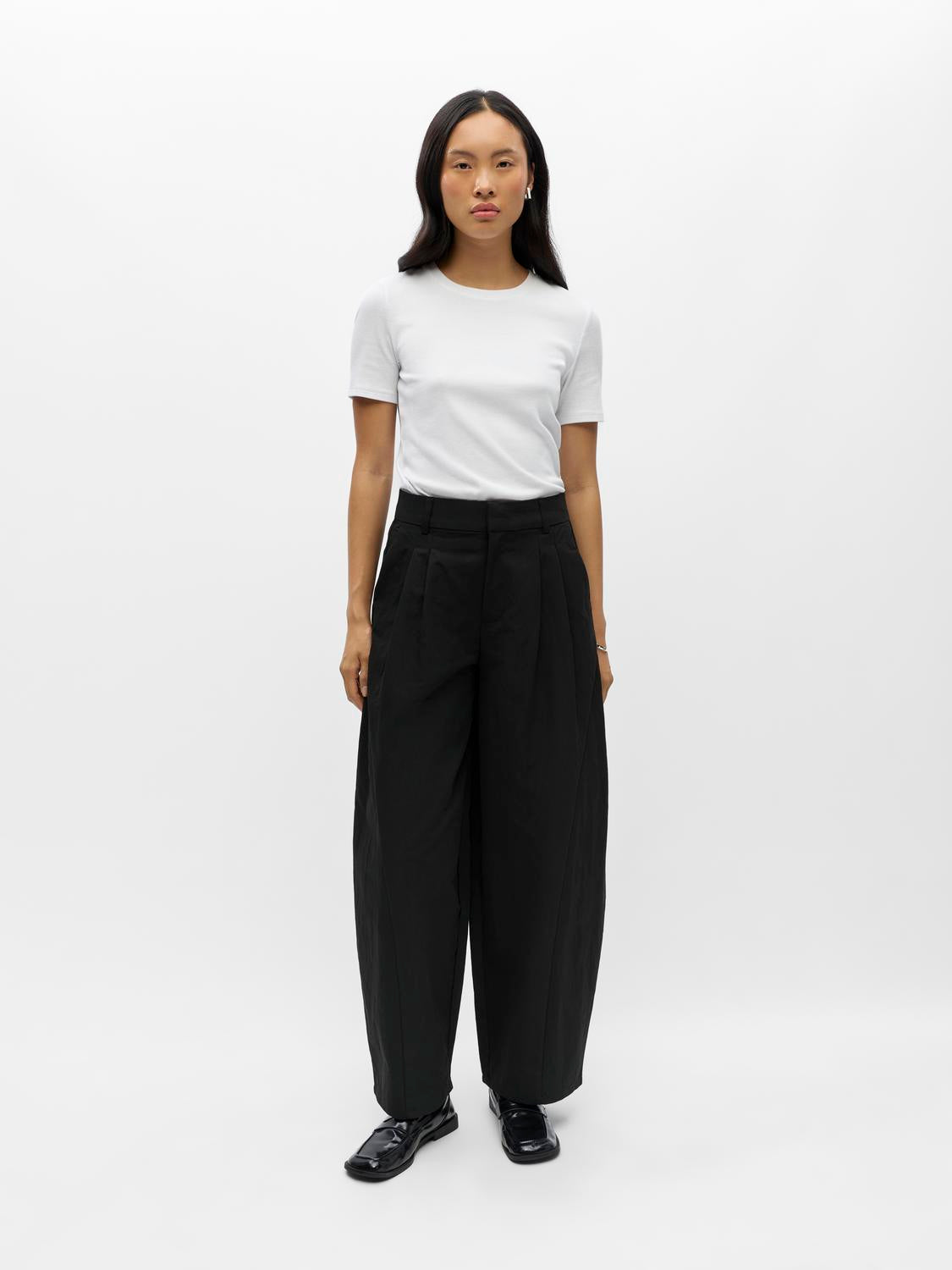 model_shot-front_full